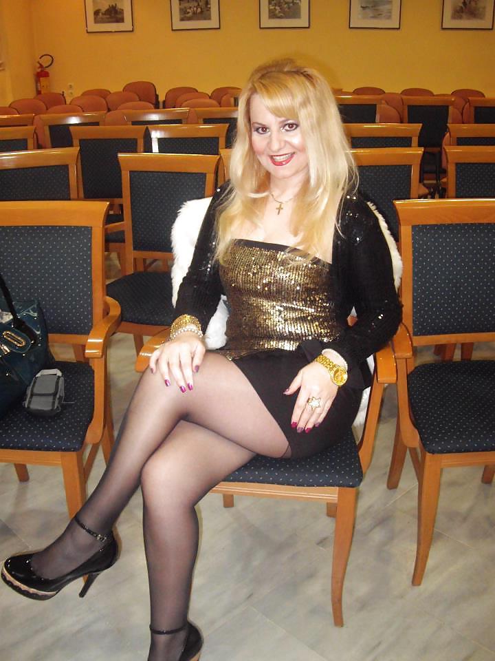25P AGED WOMEN 2 GO HARD