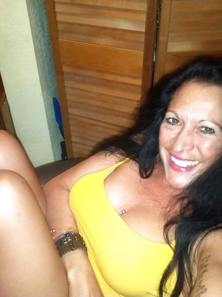 25P AGED WOMEN 2 GO HARD
