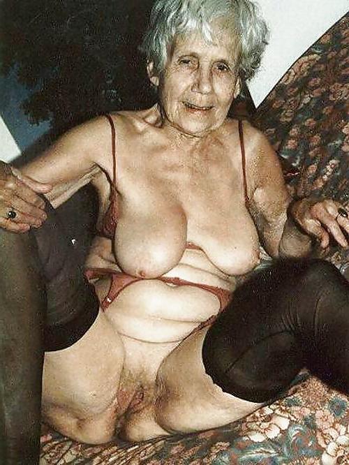 25P Granny aged 70 with hairy pussy