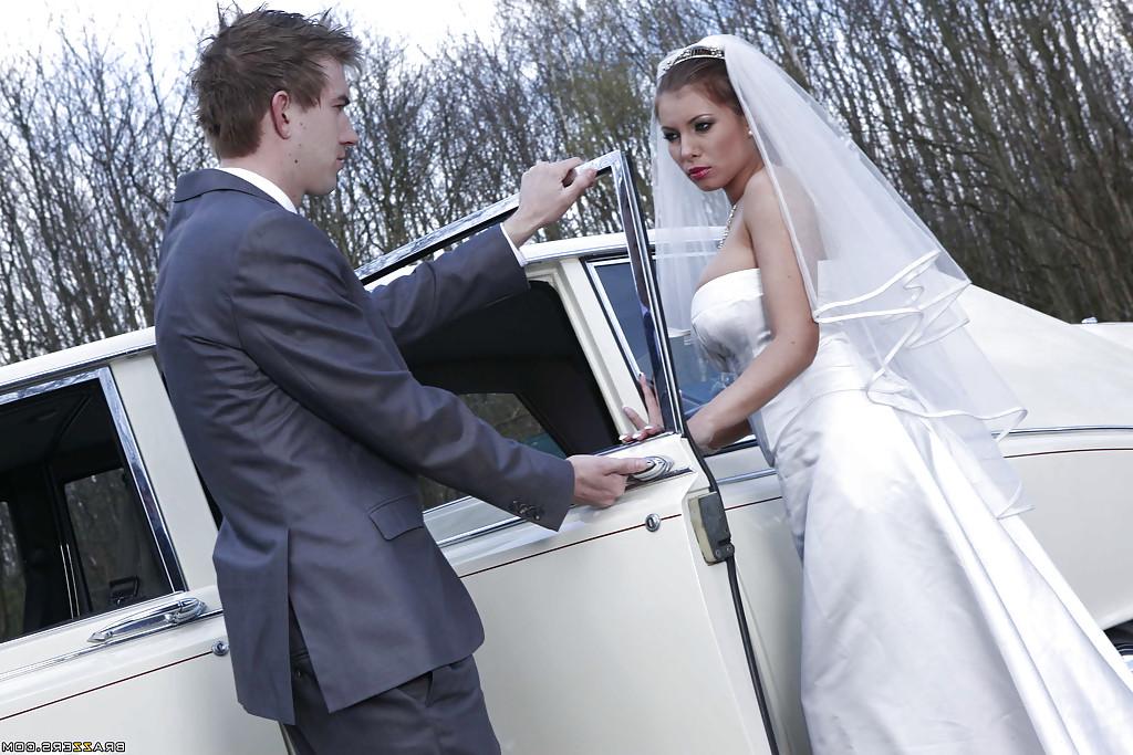 16P Juggy bride gives head and gets her holes drilled tough outdoor