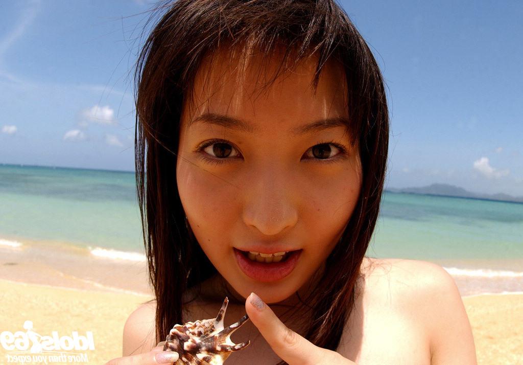 16P Stunning asian babe with big tits stripping off her bikini outdoor