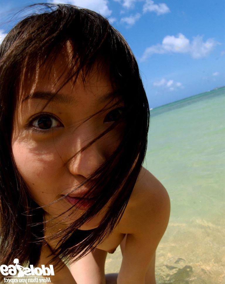 16P Stunning asian babe with big tits stripping off her bikini outdoor