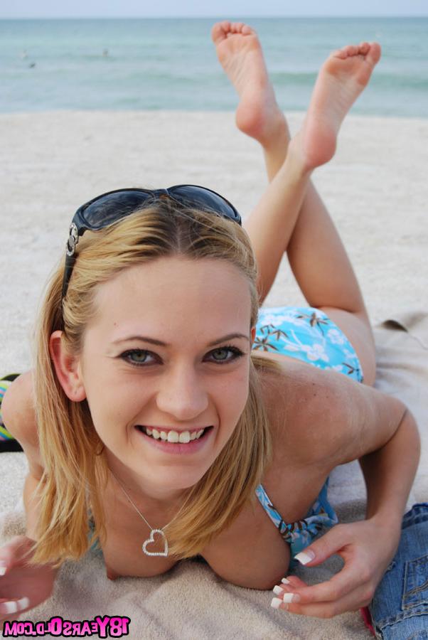 16P Teen babe Michelle drops her bikini bra to show her tits outdoor