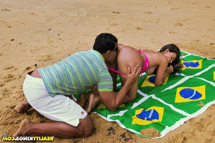 16P Hardcore outdoor ass fucking helps milf Adryanna Duarte enjoy weather