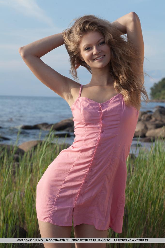18P Beach babe Patritcy A revealing tiny teen breasts outdoors for glamour pics