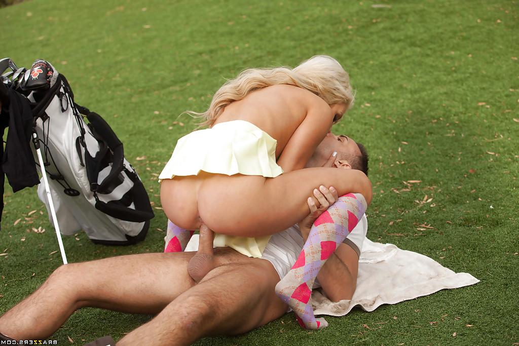 16P Outdoor blowjob done by an wonderful blonde beauty Cameron Dee