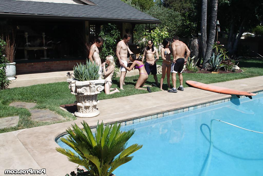 16P Bukkake outdoor party with Megan Piper and some of her good friend