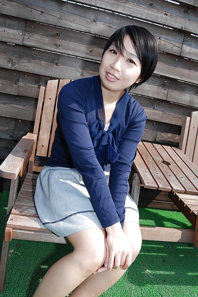 16P Outdoor posing session reveals hairy pussy of sexy Asian Kanako Kimura
