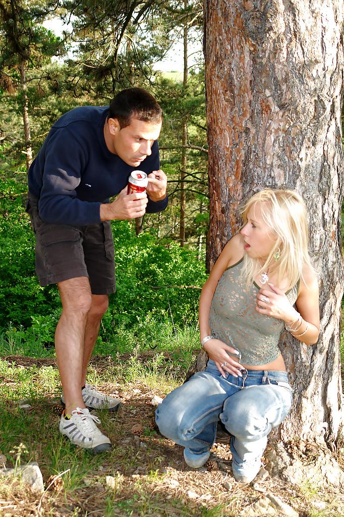 16P Outdoor hardcore fuck of a teen cutie and her handsome boyfriend