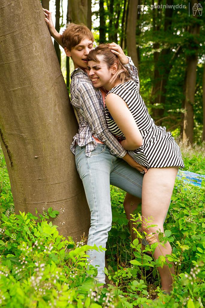 16P Short haired dykes Anahi and Nora go outdoors to finger each others pussy