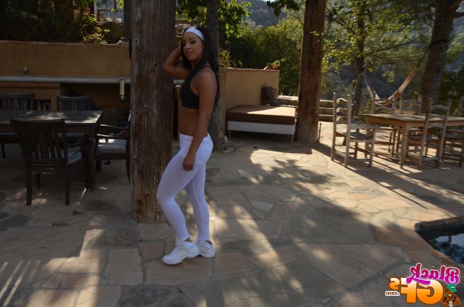 16P Flexible amateur Latina cutie Teanna Trump works out in yoga pants outdoors