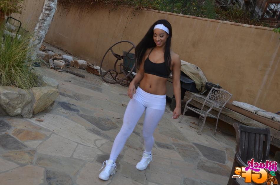 16P Flexible amateur Latina cutie Teanna Trump works out in yoga pants outdoors