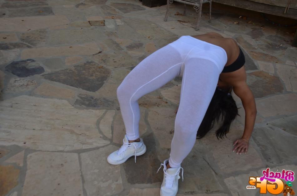 16P Flexible amateur Latina cutie Teanna Trump works out in yoga pants outdoors