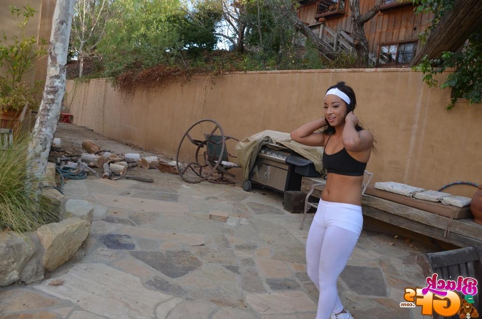 16P Flexible amateur Latina cutie Teanna Trump works out in yoga pants outdoors