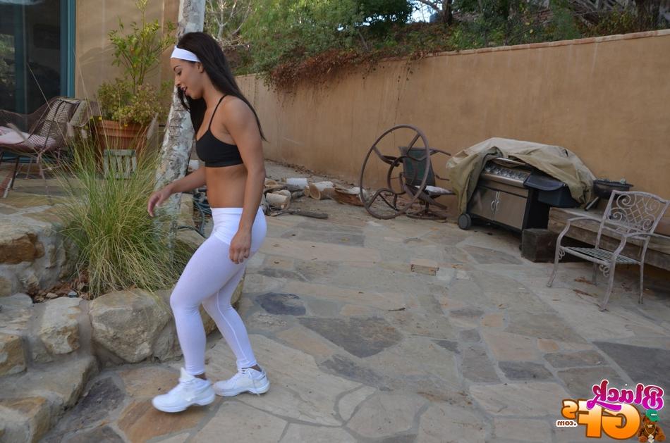 16P Flexible amateur Latina cutie Teanna Trump works out in yoga pants outdoors