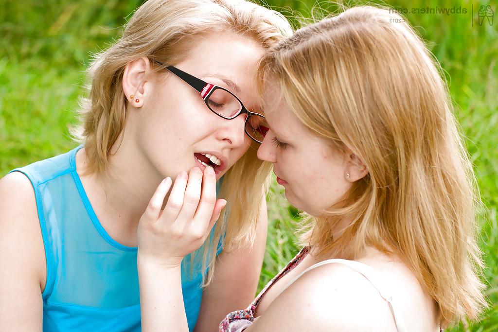 16P Coeds Kylie H and Noa sucking tits and cunts in the outdoors