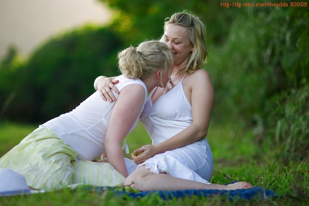 16P Young blondes Anneke and Sue-Ann make love during outdoor lesbian sex