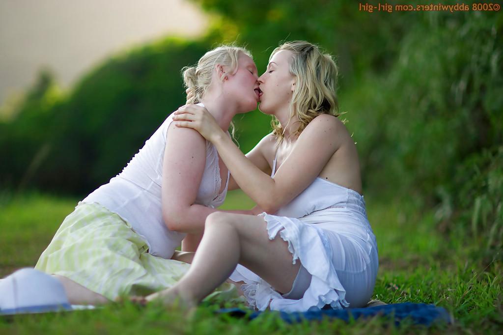 16P Young blondes Anneke and Sue-Ann make love during outdoor lesbian sex