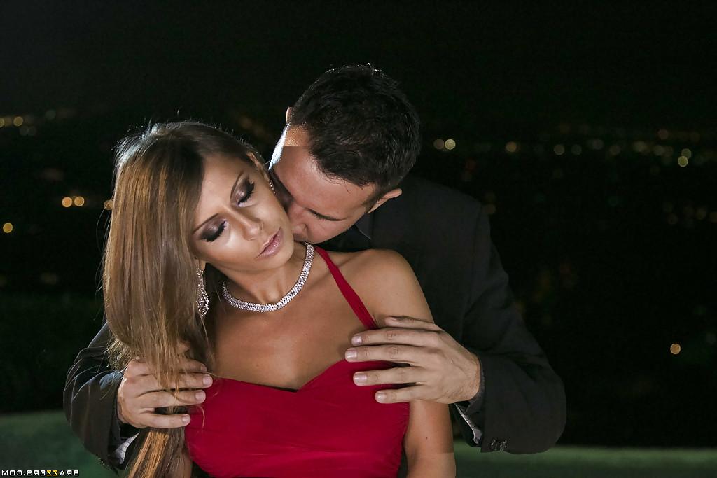 16P Glamorous brunette vixen gets shagged tough and facialized outdoor