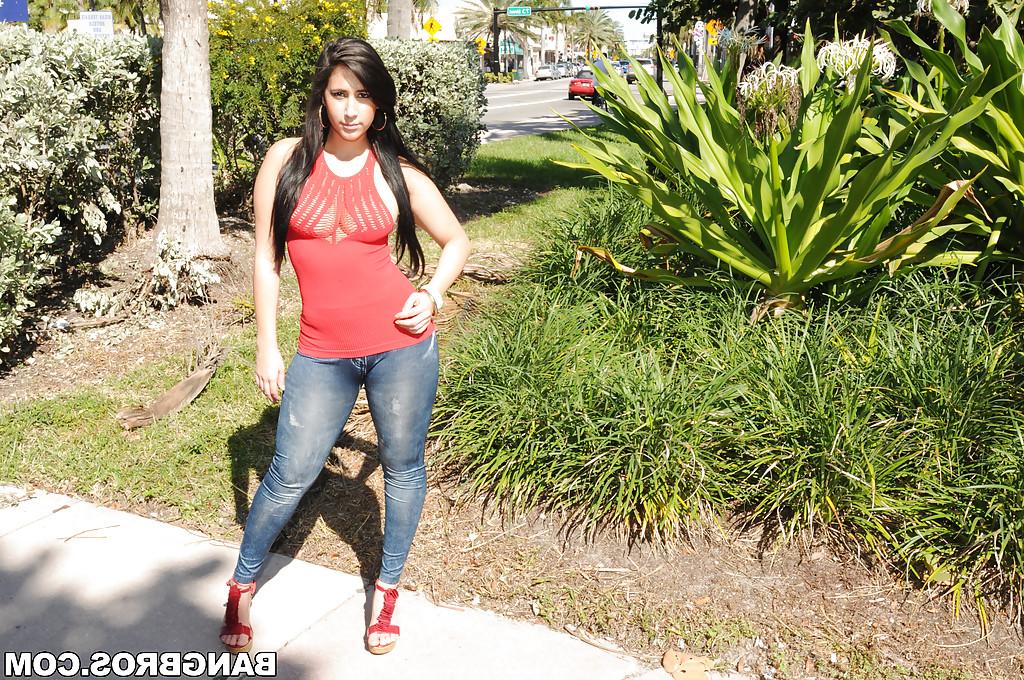 16P Bootylicious latina babe Valerie Kay slipping off her jeans outdoor