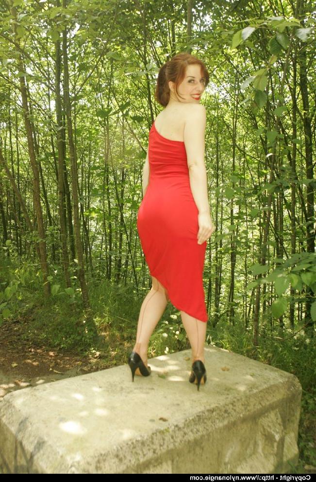 12P Seductive mature babe on high heels flashing her panties outdoor