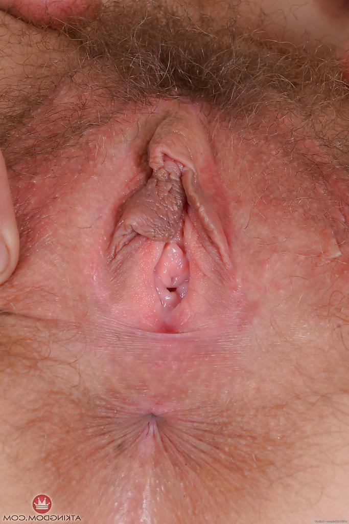 16P Aged redhead Leona displaying furry underarms before revealing clitoris