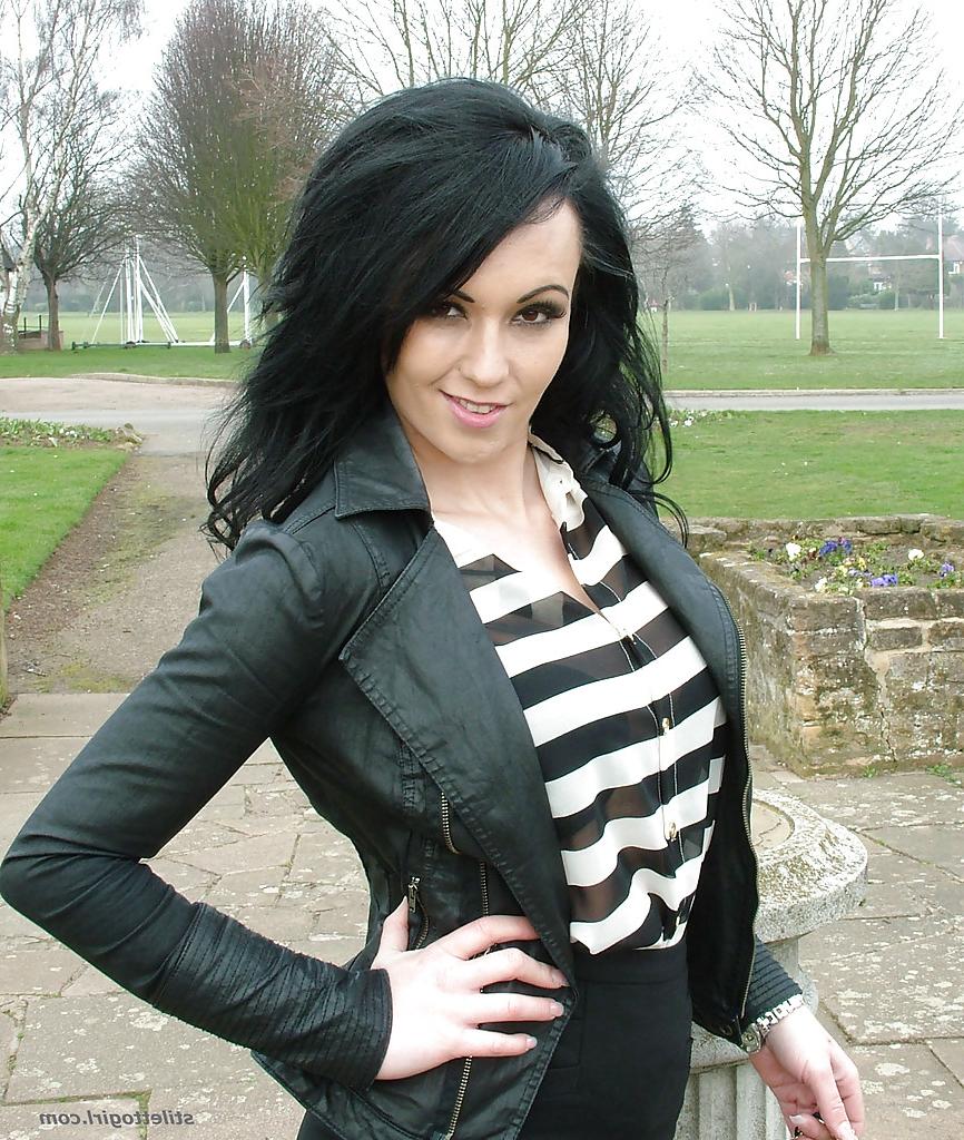 16P Brunette slut Chery is doing some non nude posing outdoor in her yard