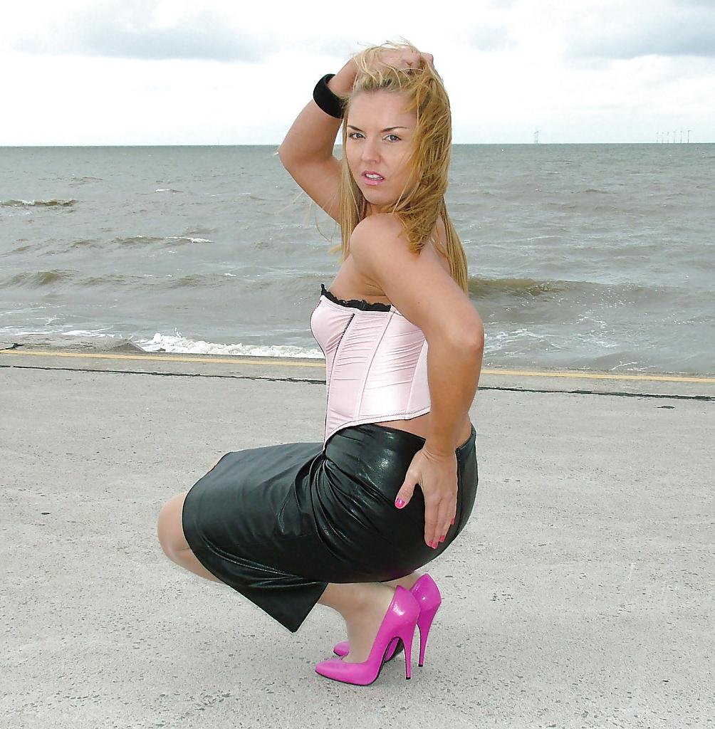16P Outdoor posing scene featuring non nude blonde babe in high heels Linda