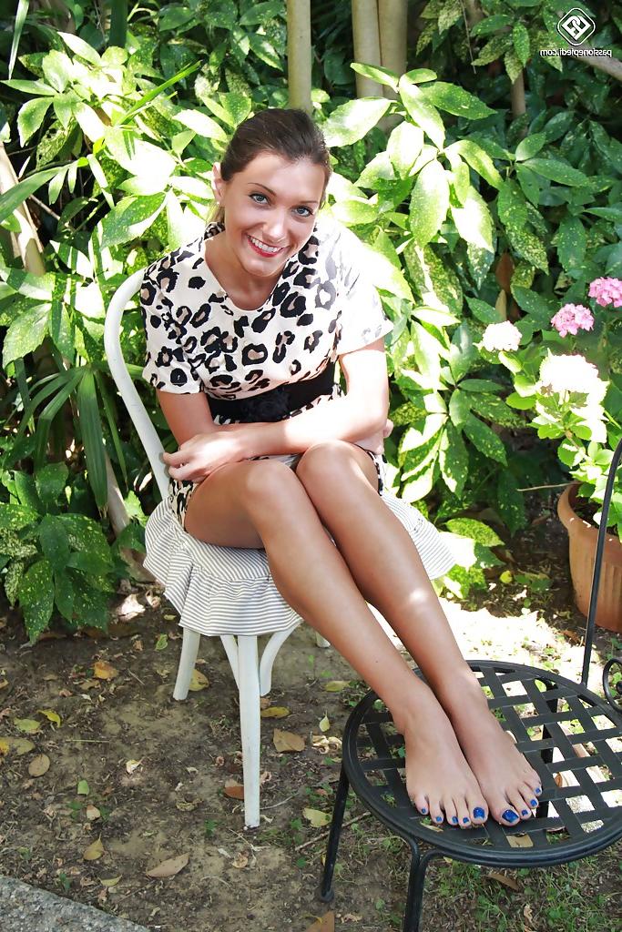 16P Whore with a foot fetish Valentina is just chilling outdoors