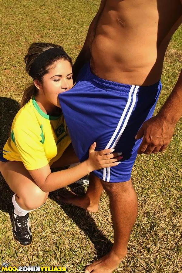16P Sporty latina babe with big ass gets fucked and facialized outdoor