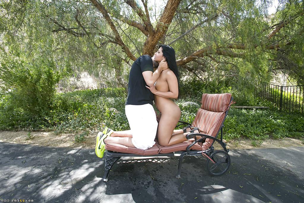 16P Bootylicious latina Rose Monroe gets anal banged in close up outdoor