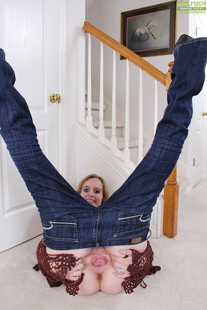 16P Aged blonde woman Annabelle pulling down jeans to expose pink cunt