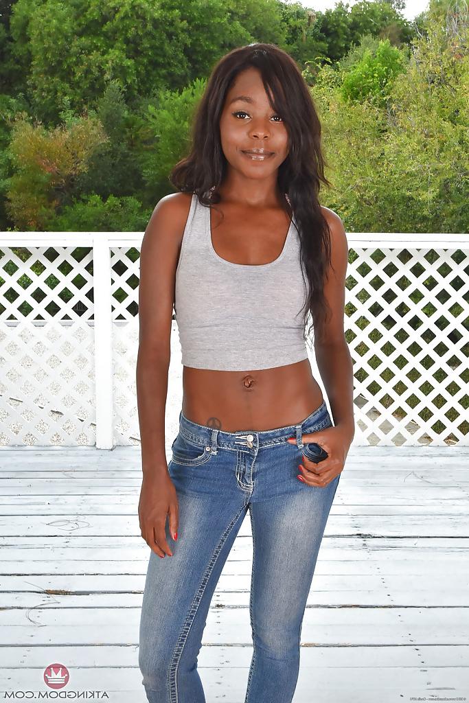 16P Ebony babe freeing sexy MILF ass and shaved cunt from denim jeans outdoors