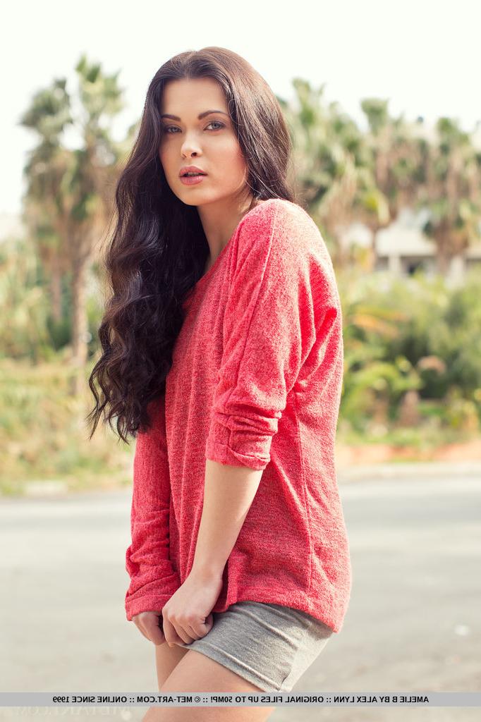 18P Brunette glamour babe Amelie B revealing nice teen boobs outdoors