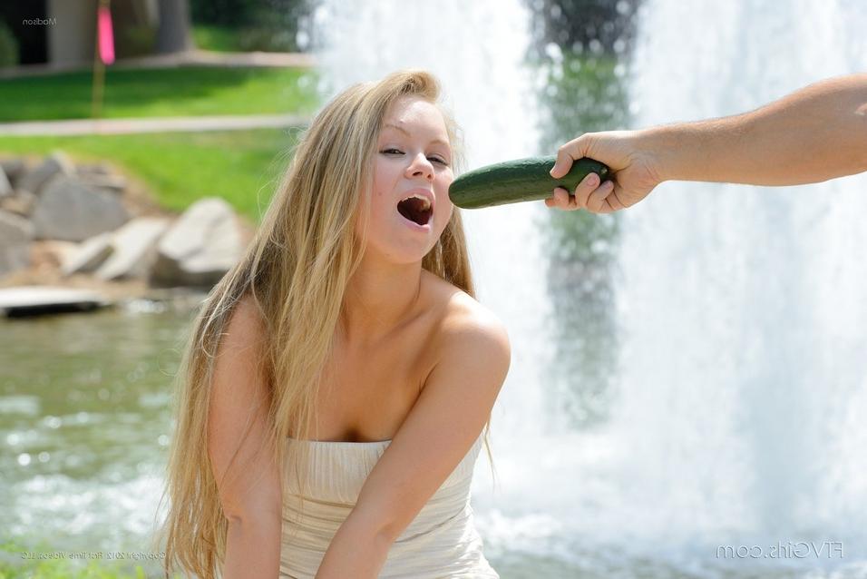 16P Barely legal blonde flashes phat ass outdoors before cuke insertion in twat