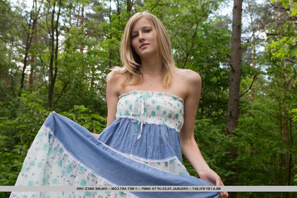 18P Leggy blonde babe Mila I unveiling tiny teen tits outdoors for glamour pics