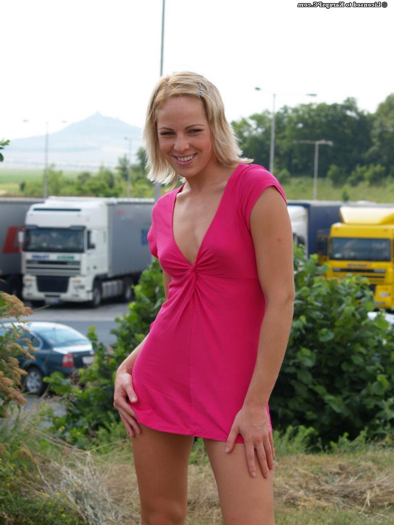16P Playful amateur teen strips to flash her tight pussy outdoor