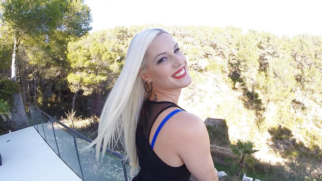 16P Euro babe Blanche Bradburry showing off big round ass outdoors