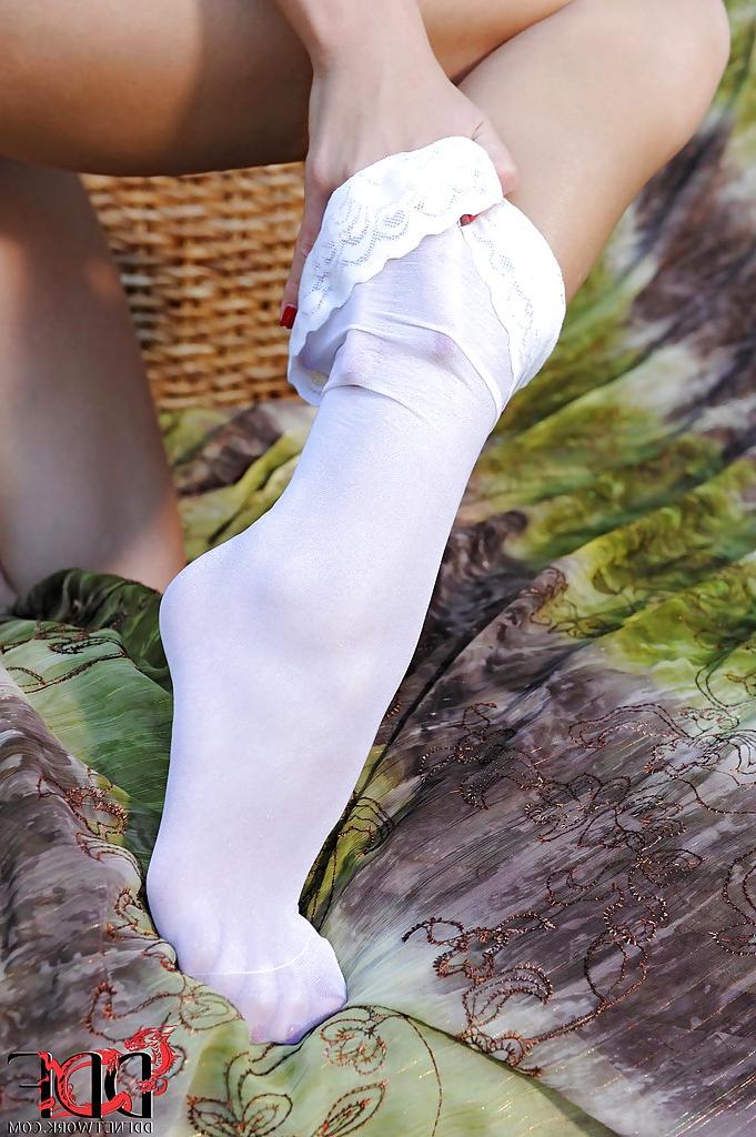 16P Redhead foot fetish babe getting rid of her nylons and toying her holes