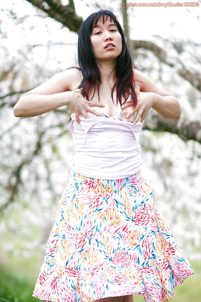 16P Amateur woman Jenny-Lee sporting nice upskirt under summer dress outdoors