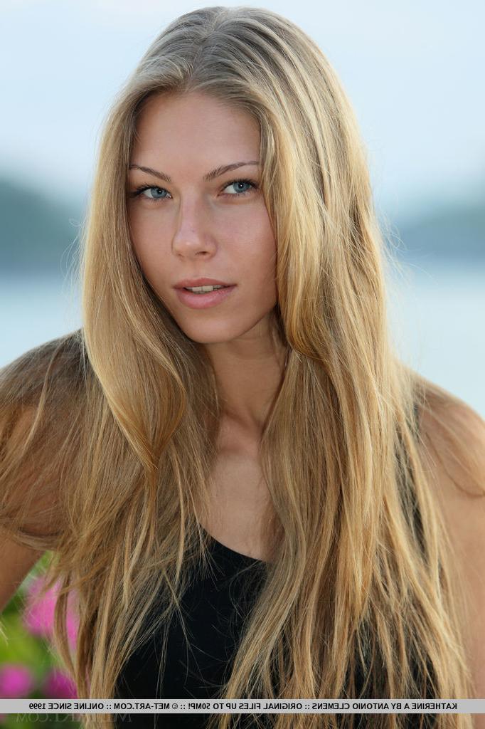 18P Blonde glamour babe Katherine A exposing small teen tits outdoors