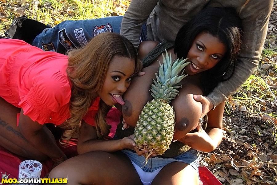16P Ebony MILF with big tits Tori Taylor gives a blowjob outdoor