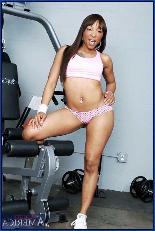 16P Sexy african babe Roxy Reynolds demonstrating her big butt in the gym