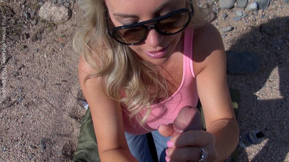 16P Jizz starving wife gives a blowjob and receives a facial outdoor