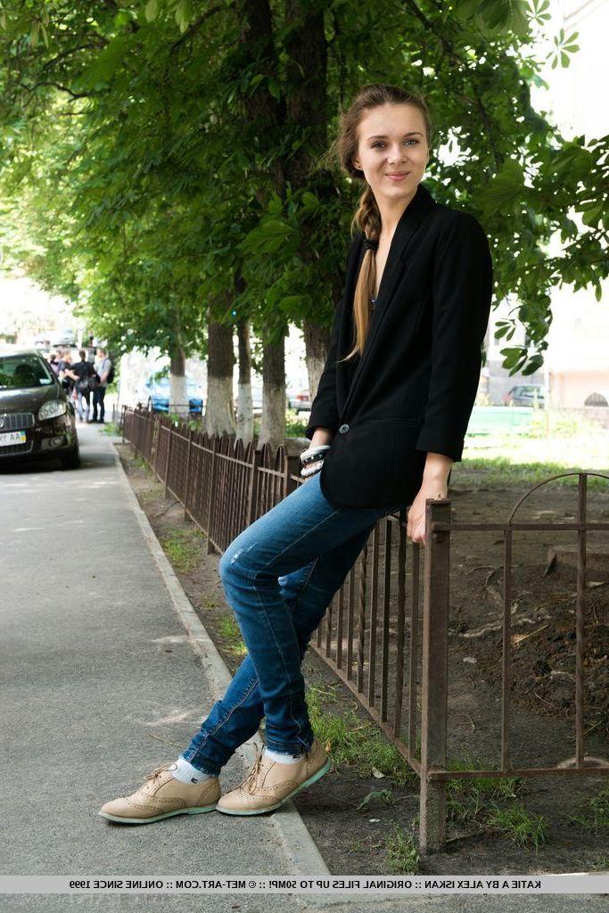 18P Blonde beauty Katie A gets completely naked and spreads her legs outside