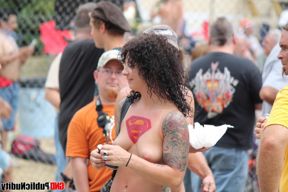 12P Lots of random people getting naked at this outdoor public nudity party