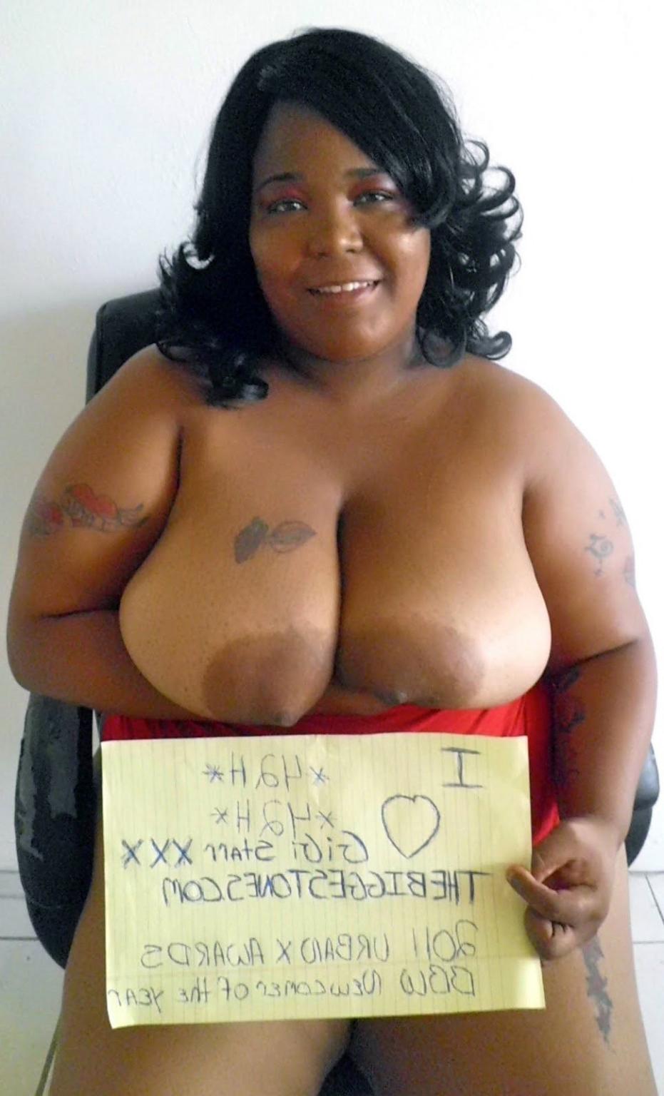 12P Big black tits pics