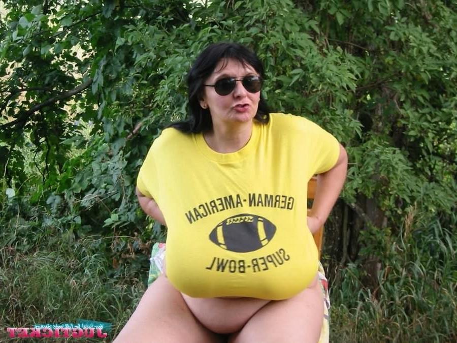 16P Giant tits brunette mature fatty getting nasty outdoors