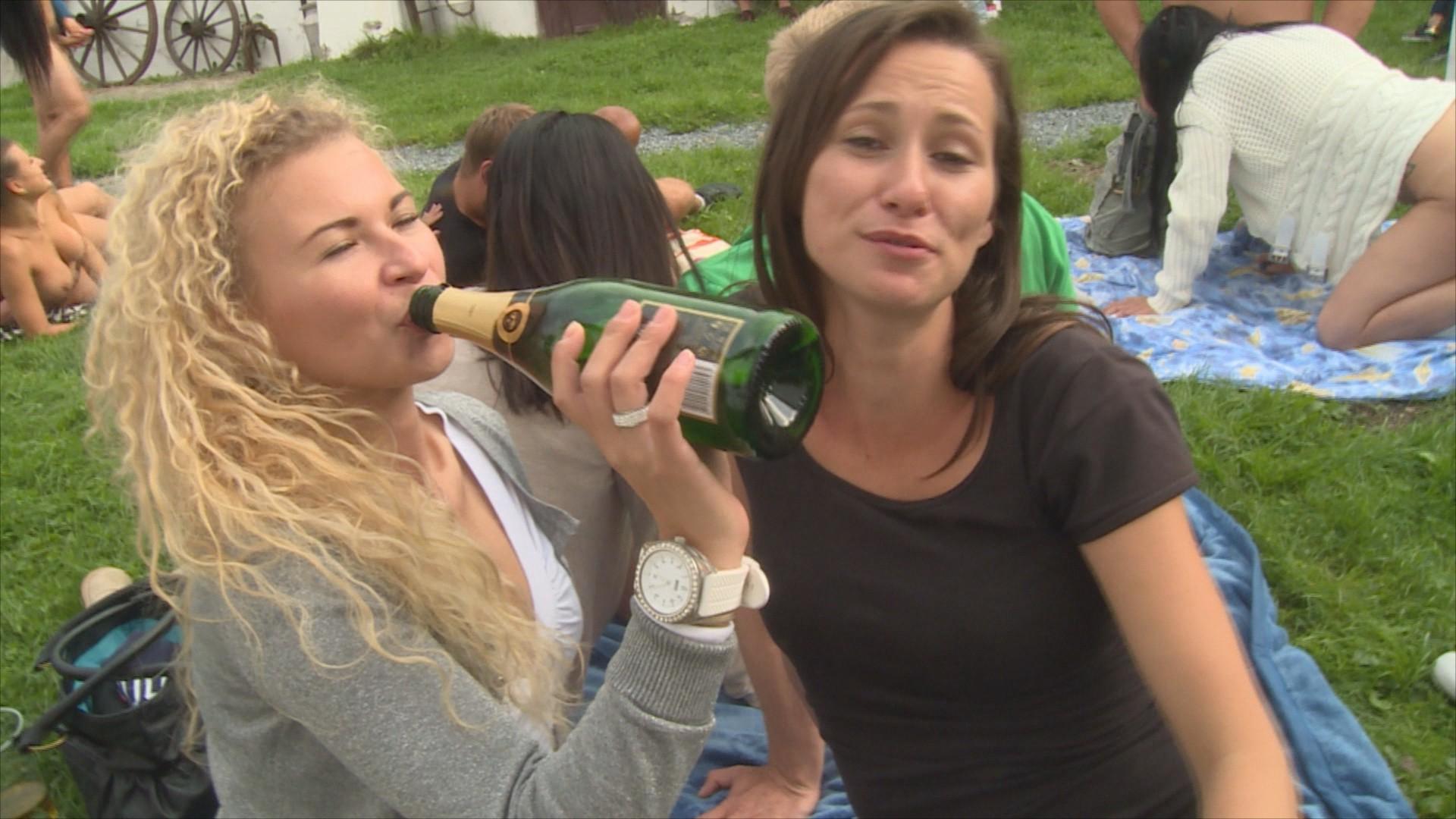 10P Homemade outdoor orgy photos