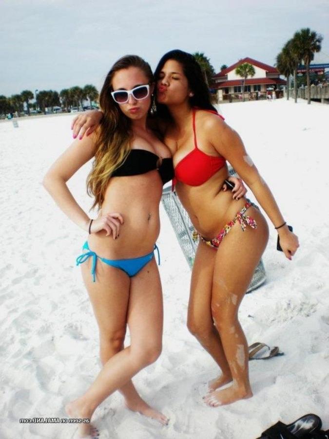 12P Selection of hot amateur bikini honeys posing outdoors